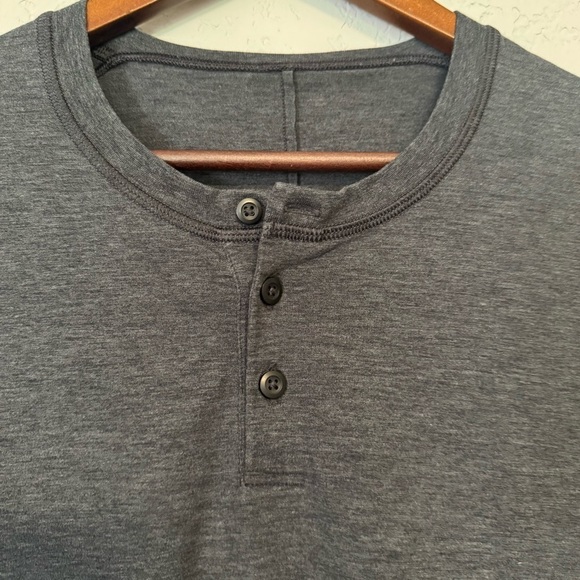 Men's Lululemon Dark Gray Long Sleeve Henley Tee Relaxed Fit - Picture 3 of 5